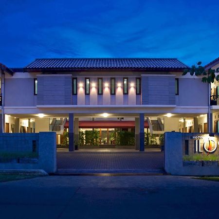 Ilos Hotel Бандунг Экстерьер фото
