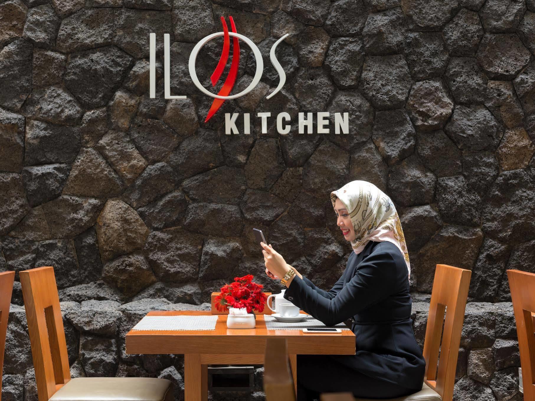 Ilos Hotel Бандунг Экстерьер фото