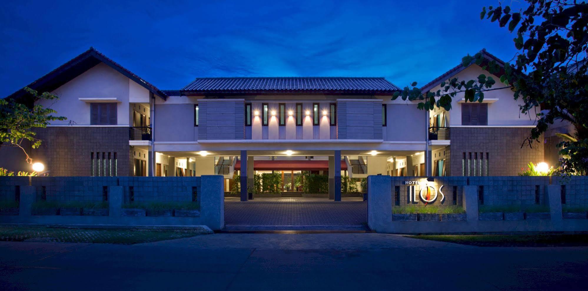 Ilos Hotel Бандунг Экстерьер фото