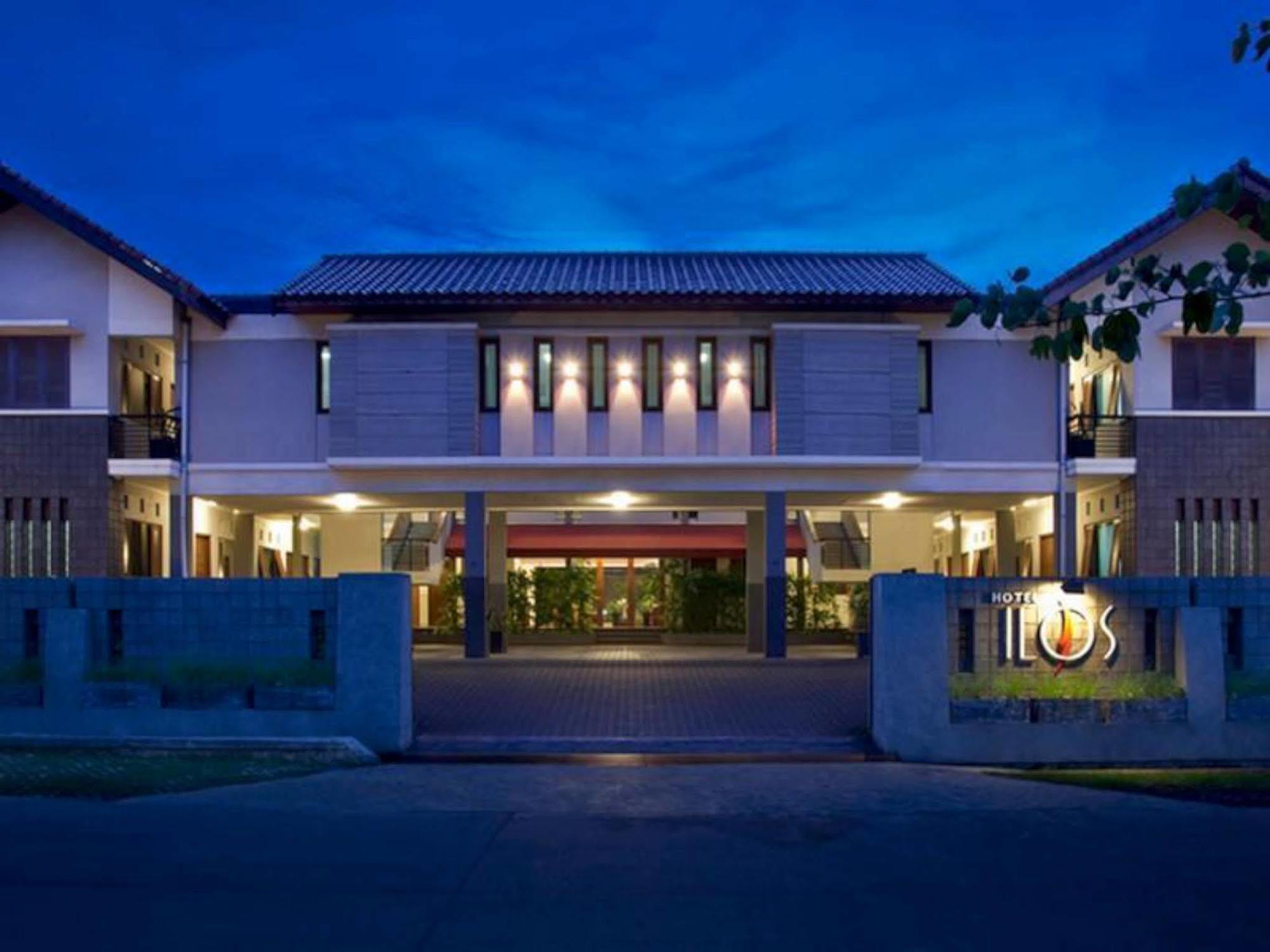 Ilos Hotel Бандунг Экстерьер фото
