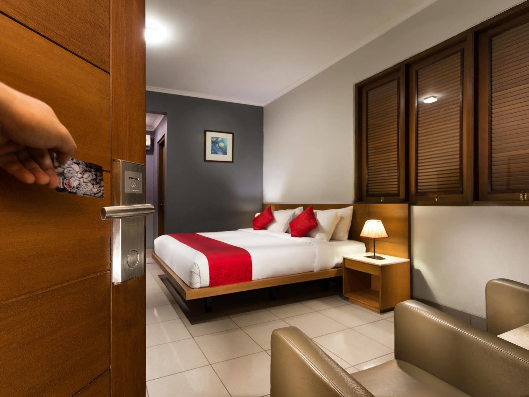 Ilos Hotel Бандунг Экстерьер фото